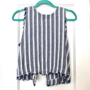 Cloth & Stone button back hi-low top. Size M